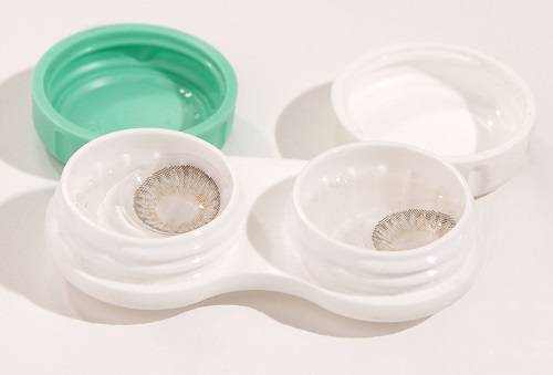 Can You Wear Expired Contacts?