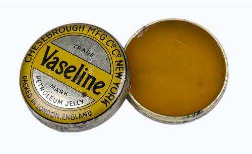 vaseline benefits for eyes